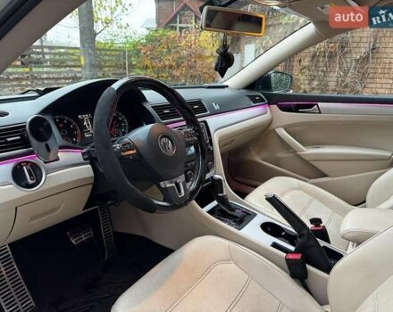 Білий Фольксваген Пассат, об'ємом двигуна 2.5 л та пробігом 190 тис. км за 10790 $, фото 11 на Automoto.ua