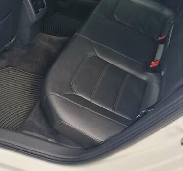 Белый Фольксваген Пассат, объемом двигателя 2.48 л и пробегом 197 тыс. км за 11000 $, фото 3 на Automoto.ua