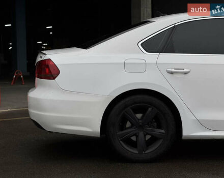 Белый Фольксваген Пассат, объемом двигателя 2.5 л и пробегом 188 тыс. км за 10590 $, фото 14 на Automoto.ua