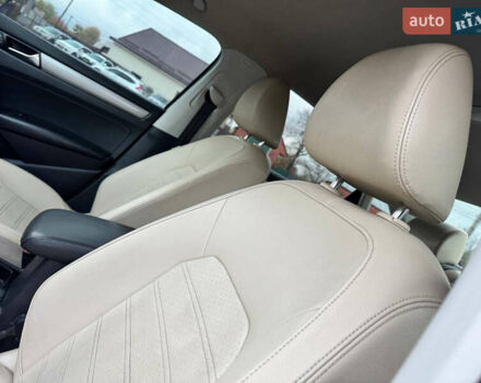 Белый Фольксваген Пассат, объемом двигателя 2.48 л и пробегом 272 тыс. км за 9850 $, фото 21 на Automoto.ua