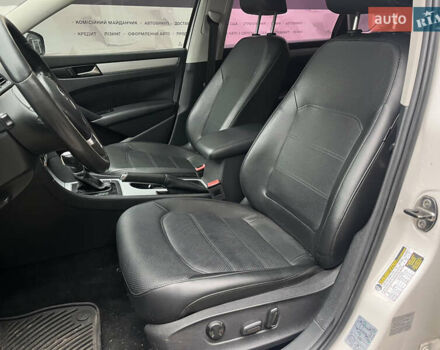 Белый Фольксваген Пассат, объемом двигателя 2.48 л и пробегом 213 тыс. км за 9400 $, фото 13 на Automoto.ua