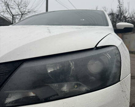 Білий Фольксваген Пассат, об'ємом двигуна 2.5 л та пробігом 201 тис. км за 10400 $, фото 6 на Automoto.ua