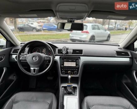 Білий Фольксваген Пассат, об'ємом двигуна 2.5 л та пробігом 239 тис. км за 9300 $, фото 9 на Automoto.ua