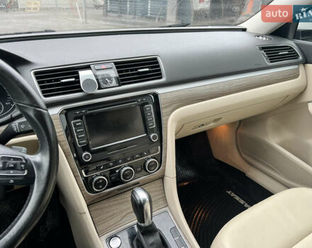 Белый Фольксваген Пассат, объемом двигателя 3.6 л и пробегом 136 тыс. км за 10000 $, фото 15 на Automoto.ua