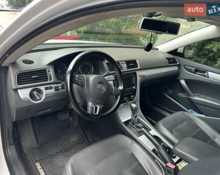 Белый Фольксваген Пассат, объемом двигателя 2.5 л и пробегом 270 тыс. км за 8799 $, фото 20 на Automoto.ua