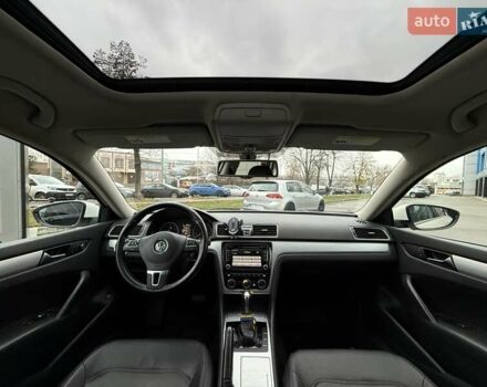 Білий Фольксваген Пассат, об'ємом двигуна 2.5 л та пробігом 239 тис. км за 9300 $, фото 8 на Automoto.ua