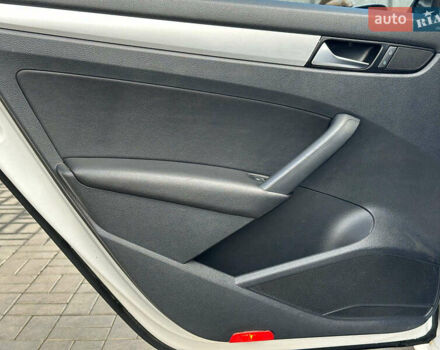 Білий Фольксваген Пассат, об'ємом двигуна 2.5 л та пробігом 277 тис. км за 9440 $, фото 16 на Automoto.ua