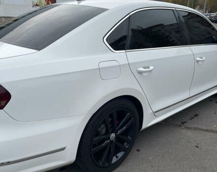 Белый Фольксваген Пассат, объемом двигателя 3.6 л и пробегом 205 тыс. км за 11800 $, фото 4 на Automoto.ua