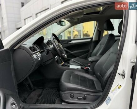 Білий Фольксваген Пассат, об'ємом двигуна 2.5 л та пробігом 239 тис. км за 9300 $, фото 14 на Automoto.ua