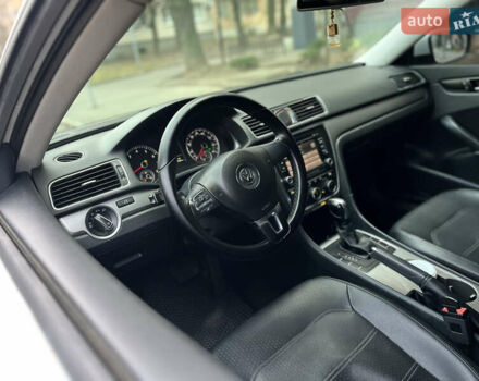 Білий Фольксваген Пассат, об'ємом двигуна 2.5 л та пробігом 322 тис. км за 9999 $, фото 17 на Automoto.ua