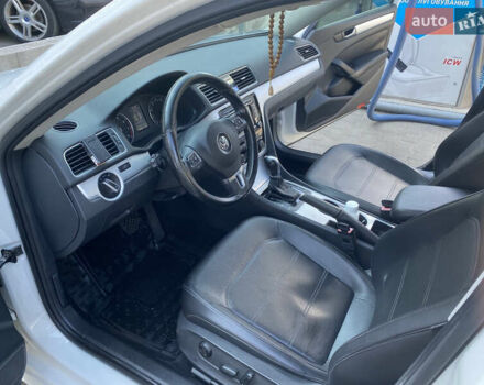 Білий Фольксваген Пассат, об'ємом двигуна 2.48 л та пробігом 220 тис. км за 10700 $, фото 14 на Automoto.ua