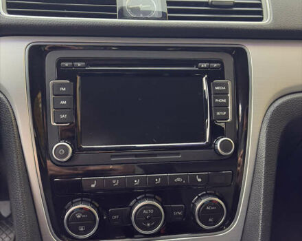 Білий Фольксваген Пассат, об'ємом двигуна 2.48 л та пробігом 237 тис. км за 9500 $, фото 24 на Automoto.ua