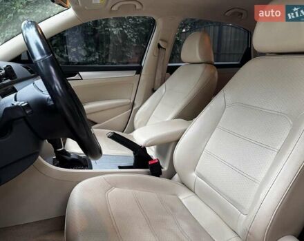 Белый Фольксваген Пассат, объемом двигателя 2.5 л и пробегом 225 тыс. км за 10590 $, фото 18 на Automoto.ua