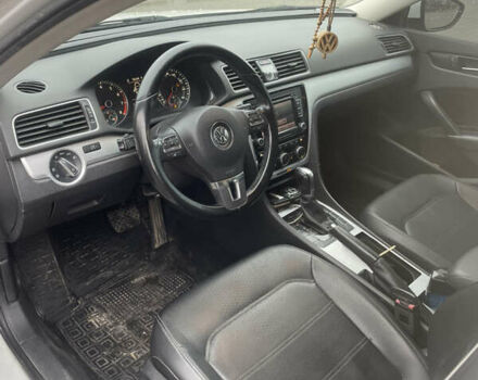 Белый Фольксваген Пассат, объемом двигателя 2.5 л и пробегом 290 тыс. км за 10000 $, фото 5 на Automoto.ua