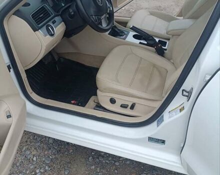 Білий Фольксваген Пассат, об'ємом двигуна 2.5 л та пробігом 223 тис. км за 10400 $, фото 7 на Automoto.ua