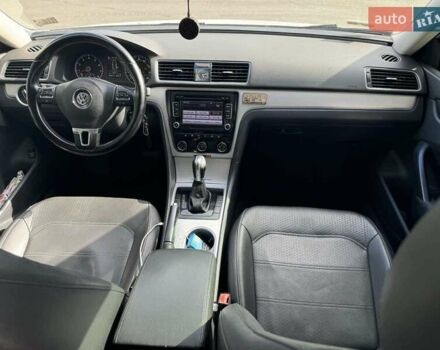 Белый Фольксваген Пассат, объемом двигателя 2.5 л и пробегом 270 тыс. км за 8799 $, фото 25 на Automoto.ua