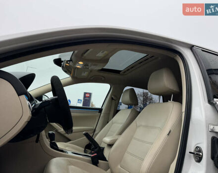 Белый Фольксваген Пассат, объемом двигателя 2.5 л и пробегом 188 тыс. км за 10590 $, фото 27 на Automoto.ua