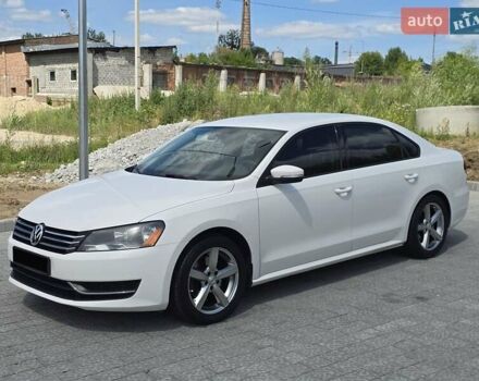 Белый Фольксваген Пассат, объемом двигателя 2.5 л и пробегом 155 тыс. км за 11500 $, фото 5 на Automoto.ua