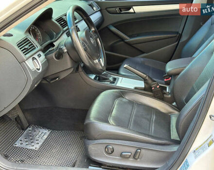 Білий Фольксваген Пассат, об'ємом двигуна 2.5 л та пробігом 277 тис. км за 9440 $, фото 7 на Automoto.ua