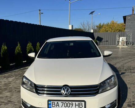 Фольксваген Пассат 2012 в Новоукраинке на Automoto.ua Белый Фольксваген Пассат, объемом двигателя 1.97 л и пробегом 162 тыс. км за 14400 $, фото 1 на Automoto.ua