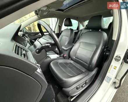 Білий Фольксваген Пассат, об'ємом двигуна 2.5 л та пробігом 239 тис. км за 9300 $, фото 16 на Automoto.ua