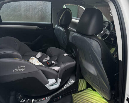 Білий Фольксваген Пассат, об'ємом двигуна 2.5 л та пробігом 201 тис. км за 10400 $, фото 13 на Automoto.ua