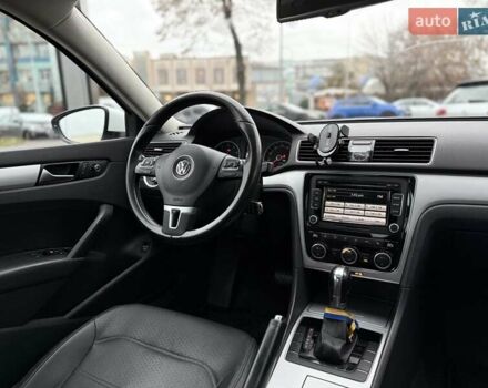 Білий Фольксваген Пассат, об'ємом двигуна 2.5 л та пробігом 239 тис. км за 9300 $, фото 10 на Automoto.ua