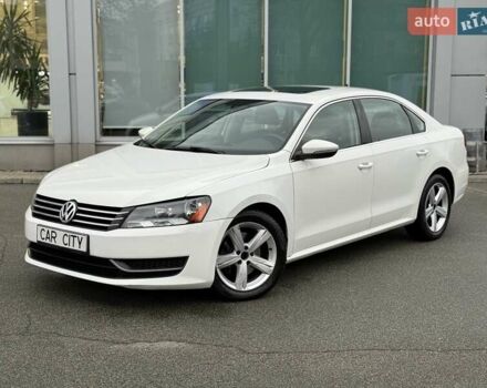 Білий Фольксваген Пассат, об'ємом двигуна 2.5 л та пробігом 239 тис. км за 9300 $, фото 2 на Automoto.ua