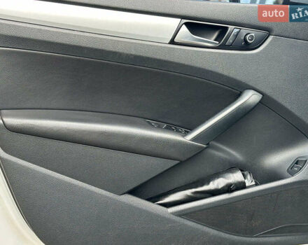 Білий Фольксваген Пассат, об'ємом двигуна 2.5 л та пробігом 277 тис. км за 9440 $, фото 8 на Automoto.ua