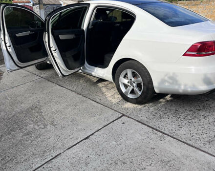 Белый Фольксваген Пассат, объемом двигателя 1.8 л и пробегом 143 тыс. км за 10500 $, фото 1 на Automoto.ua