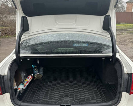 Білий Фольксваген Пассат, об'ємом двигуна 2.5 л та пробігом 201 тис. км за 10400 $, фото 8 на Automoto.ua