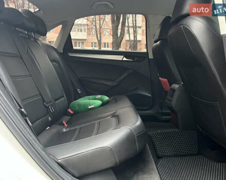 Білий Фольксваген Пассат, об'ємом двигуна 2.5 л та пробігом 322 тис. км за 9999 $, фото 21 на Automoto.ua