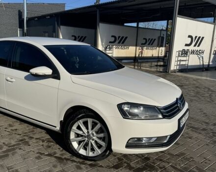 Фольксваген Пассат 2012 в Александрие на Automoto.ua Белый Фольксваген Пассат, объемом двигателя 2 л и пробегом 162 тыс. км за 14400 $, фото 1 на Automoto.ua