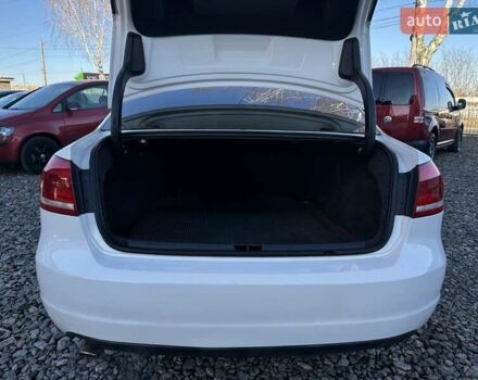 Білий Фольксваген Пассат, об'ємом двигуна 2.5 л та пробігом 249 тис. км за 9500 $, фото 7 на Automoto.ua