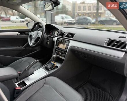 Білий Фольксваген Пассат, об'ємом двигуна 2.5 л та пробігом 239 тис. км за 9300 $, фото 12 на Automoto.ua