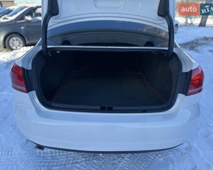 Білий Фольксваген Пассат, об'ємом двигуна 2.5 л та пробігом 249 тис. км за 9500 $, фото 9 на Automoto.ua