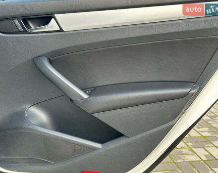 Білий Фольксваген Пассат, об'ємом двигуна 2.5 л та пробігом 277 тис. км за 9440 $, фото 18 на Automoto.ua