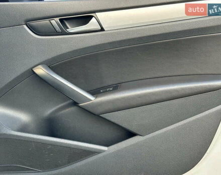 Білий Фольксваген Пассат, об'ємом двигуна 2.5 л та пробігом 277 тис. км за 9440 $, фото 23 на Automoto.ua