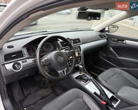 Білий Фольксваген Пассат, об'ємом двигуна 2.5 л та пробігом 239 тис. км за 9300 $, фото 15 на Automoto.ua