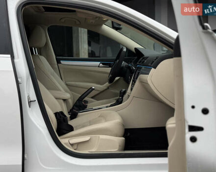 Белый Фольксваген Пассат, объемом двигателя 2.5 л и пробегом 188 тыс. км за 10590 $, фото 49 на Automoto.ua