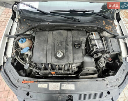 Белый Фольксваген Пассат, объемом двигателя 2.48 л и пробегом 213 тыс. км за 9400 $, фото 1 на Automoto.ua