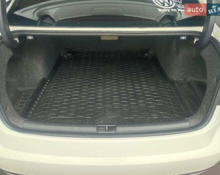 Білий Фольксваген Пассат, об'ємом двигуна 2.48 л та пробігом 217 тис. км за 9400 $, фото 23 на Automoto.ua