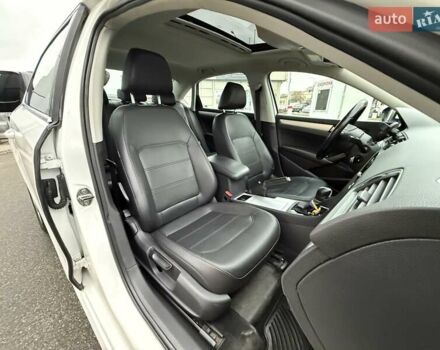 Білий Фольксваген Пассат, об'ємом двигуна 2.5 л та пробігом 239 тис. км за 9300 $, фото 13 на Automoto.ua