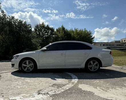 Білий Фольксваген Пассат, об'ємом двигуна 2.5 л та пробігом 209 тис. км за 10900 $, фото 4 на Automoto.ua