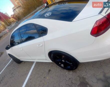 Фольксваген Пассат 2012 в Киеве на Automoto.ua Белый Фольксваген Пассат, объемом двигателя 2.48 л и пробегом 300 тыс. км за 8900 $, фото 4 на Automoto.ua