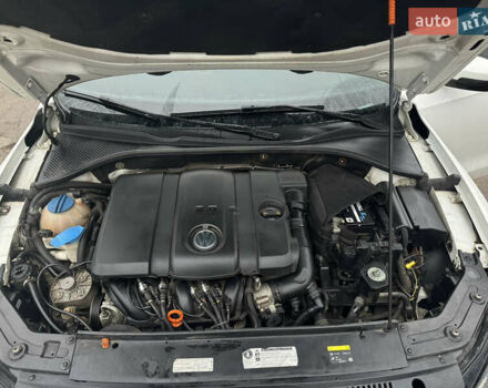 Білий Фольксваген Пассат, об'ємом двигуна 2.5 л та пробігом 201 тис. км за 10400 $, фото 10 на Automoto.ua