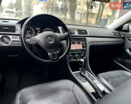 Білий Фольксваген Пассат, об'ємом двигуна 2.5 л та пробігом 322 тис. км за 9999 $, фото 18 на Automoto.ua