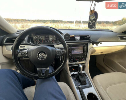 Фольксваген Пассат 2012 в Тетиеве на Automoto.ua Белый Фольксваген Пассат, объемом двигателя 2.48 л и пробегом 210 тыс. км за 10000 $, фото 11 на Automoto.ua