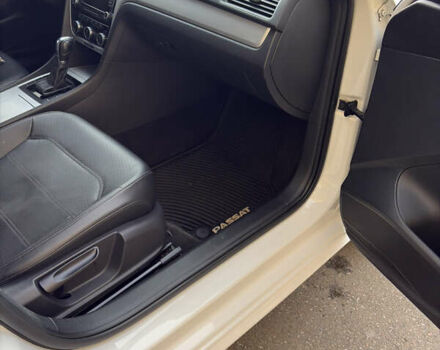 Білий Фольксваген Пассат, об'ємом двигуна 2.48 л та пробігом 237 тис. км за 9500 $, фото 16 на Automoto.ua