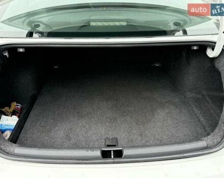 Білий Фольксваген Пассат, об'ємом двигуна 2.5 л та пробігом 239 тис. км за 9300 $, фото 27 на Automoto.ua